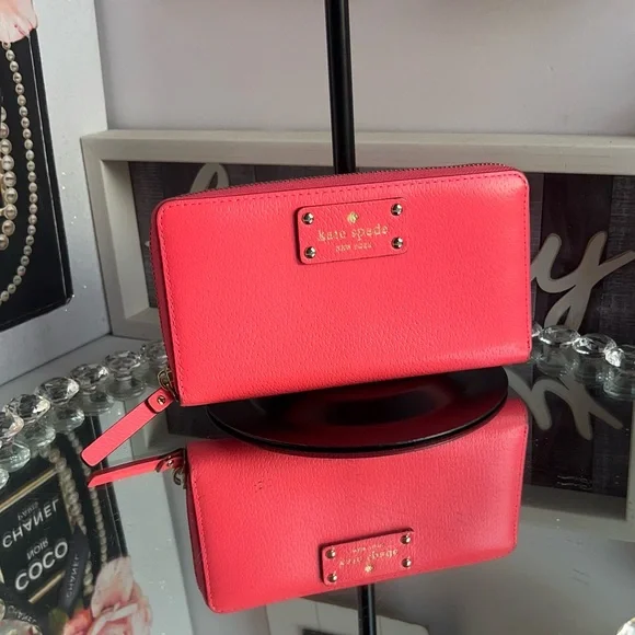 Kate Spade Coral Zip-Around large Wallet like new - Picture 6 of 12